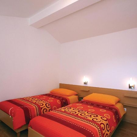 2 Bedroom Awesome Apartment In プロミン エクステリア 写真