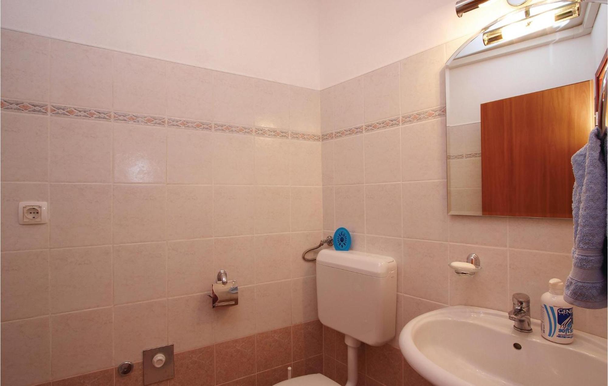 2 Bedroom Awesome Apartment In プロミン エクステリア 写真