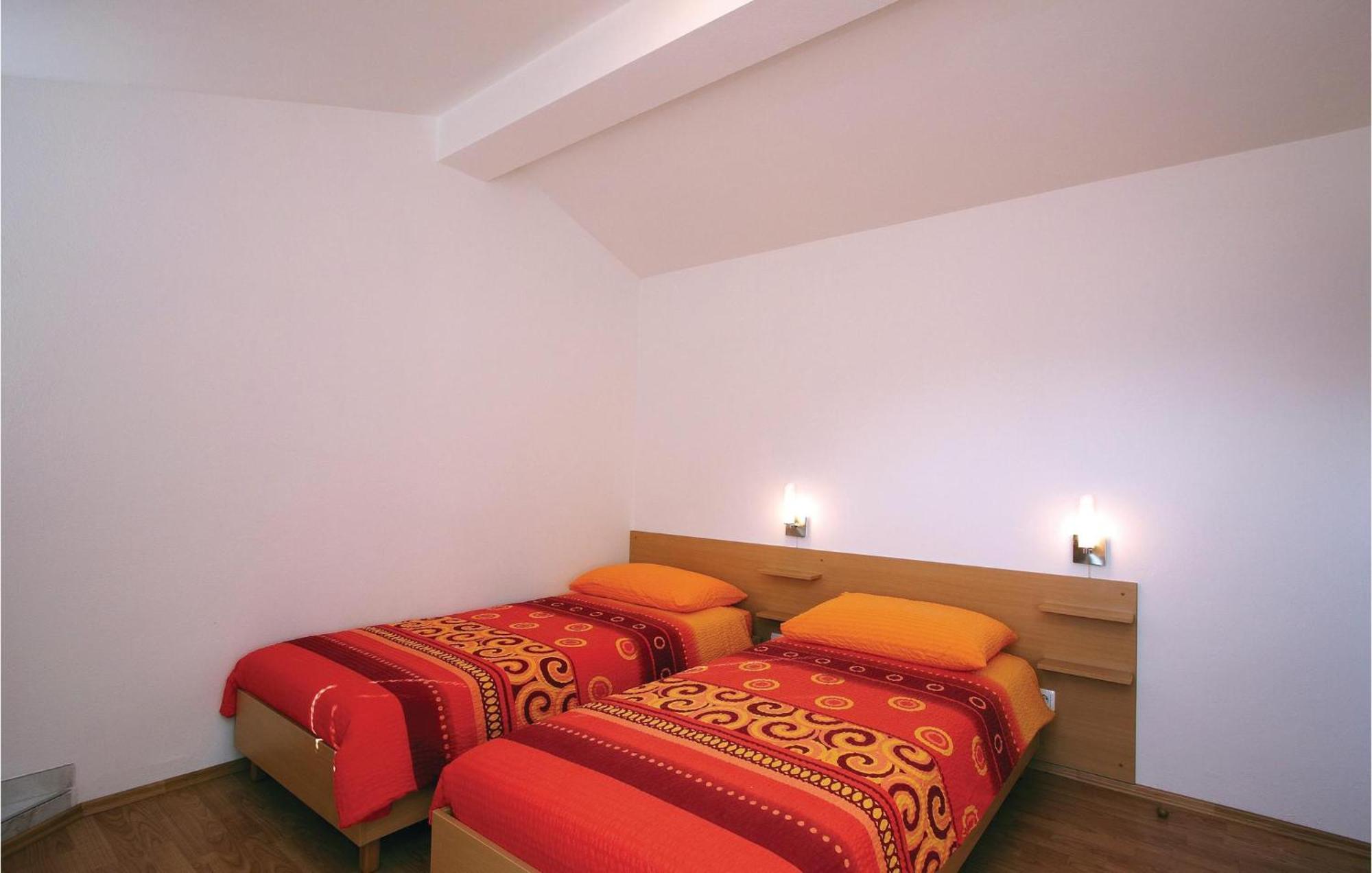 2 Bedroom Awesome Apartment In プロミン エクステリア 写真