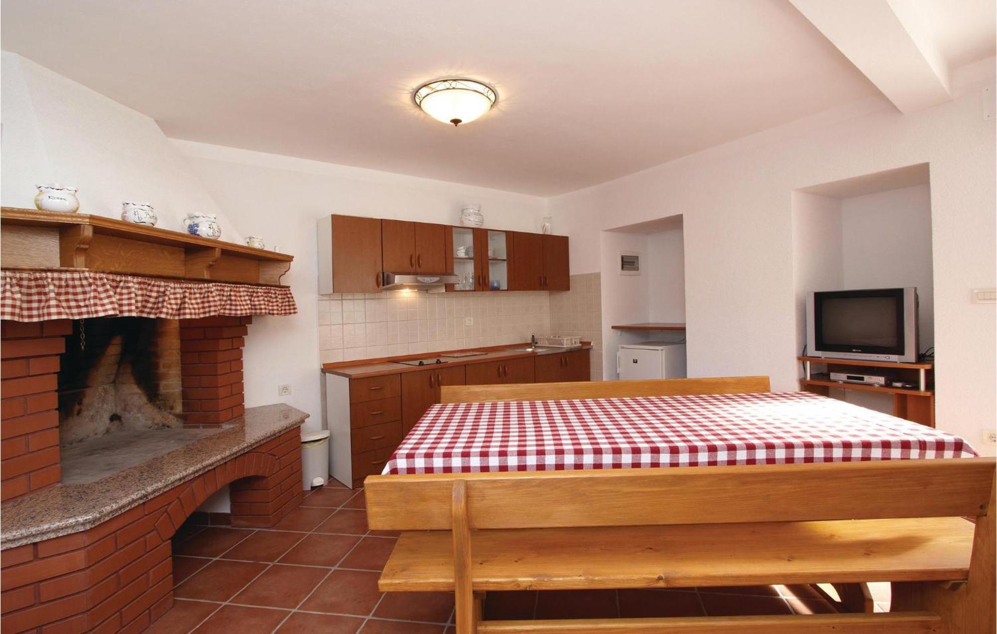 2 Bedroom Awesome Apartment In プロミン エクステリア 写真